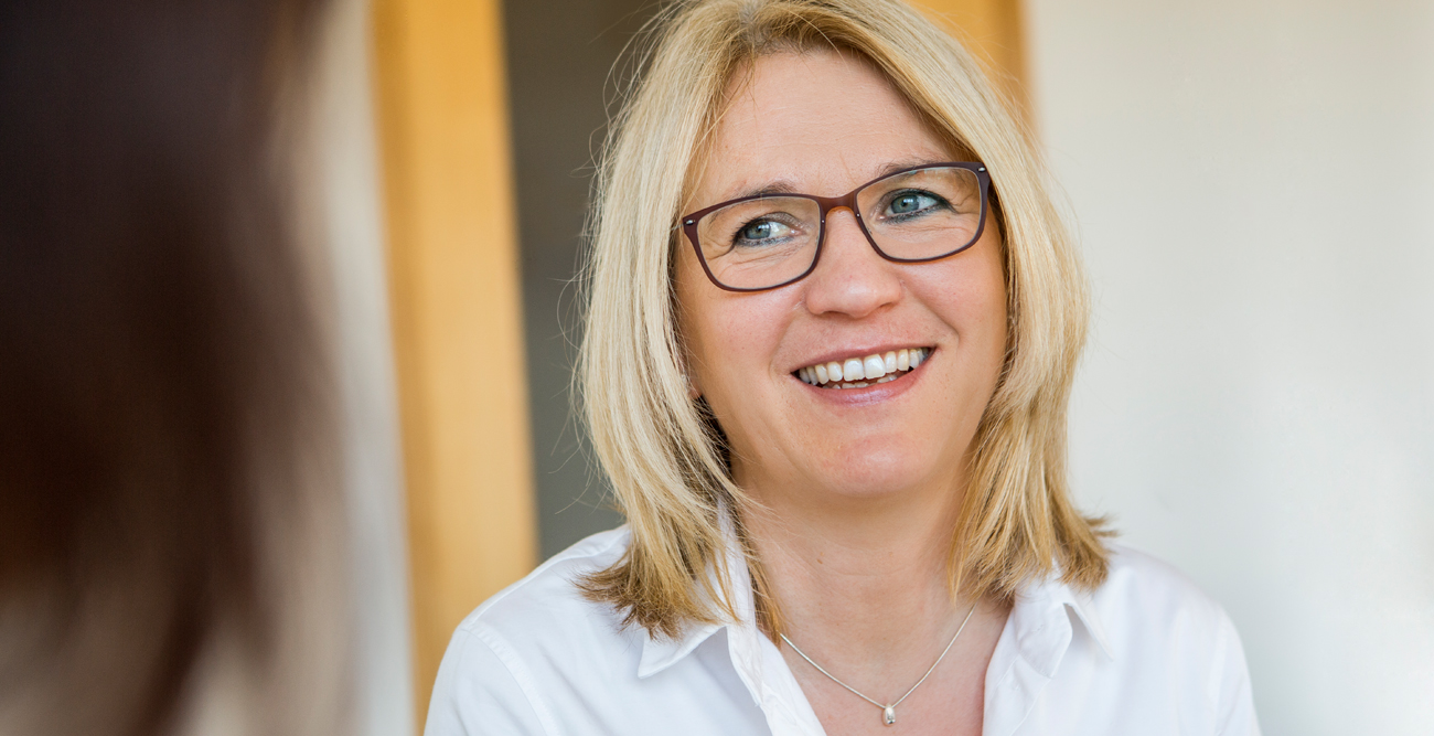 Christina Rosemann, Coaching, Teamentwicklung, Supervision, Lüdenscheid, Sauerland, NRW, Familientherapie, Mediation, Unternehmen, Fortbildung für Führungskräfte, Selbstoptimierung, Businessberatung, Jugendhilfe, Systemische Therapeutin, Veränderungscoach, Seminare, Fallsupervision, Führungskräftecoaching, Vorträge, Motivationscoach, Diplomiert, Entlastung, Psychologie, Lösung, Problem, Veränderung, Lebenswandel, Neuanfang, Schüler, Kinder, Paarberatung, Konflikt, Konfliktmoderation, Einzeltherapie, Hilfe bei Trennung, Partner, Mediatorin, Südwestfalen, Köln, Düsseldorf, Werdohl, Organisationsentwickler